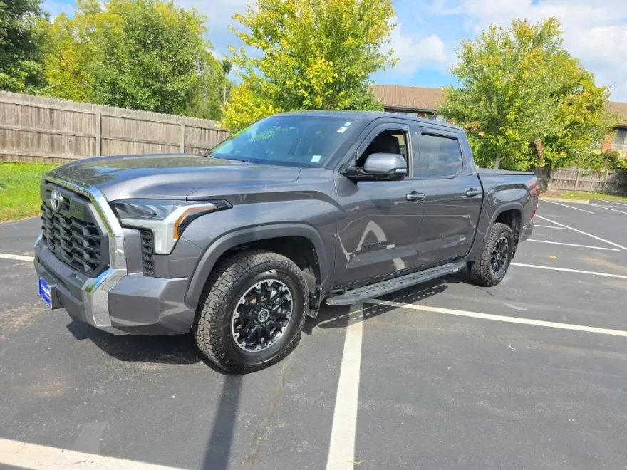2022 Toyota Tundra SR5 photo 1