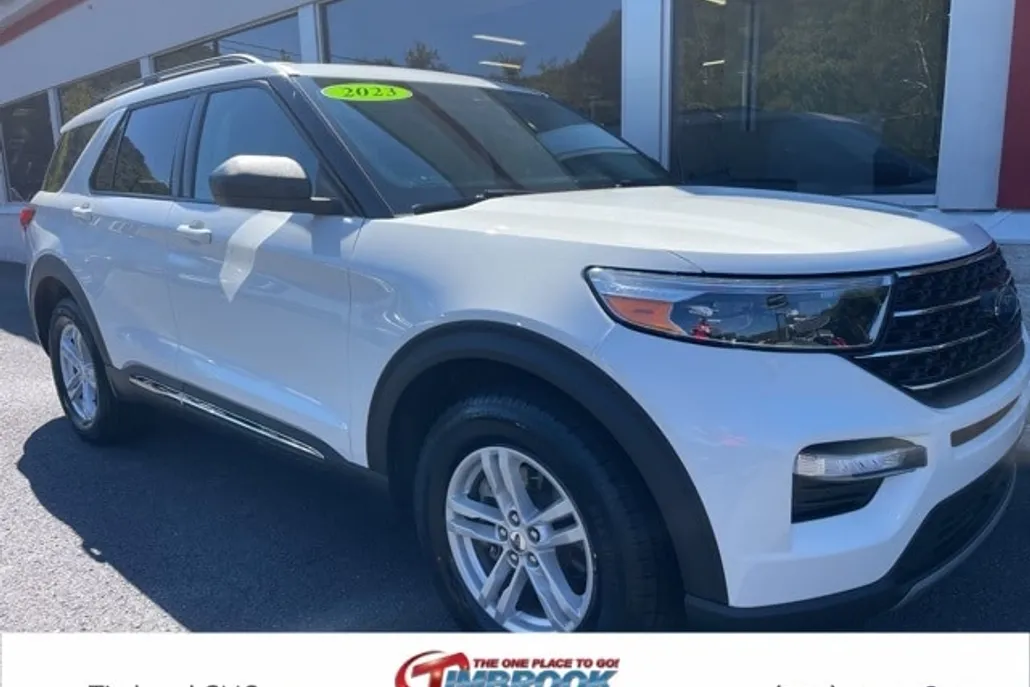 2023 Ford Explorer XLT photo 1