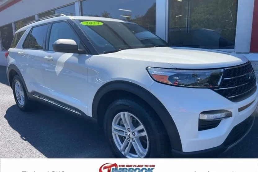 2023 Ford Explorer XLT photo 1