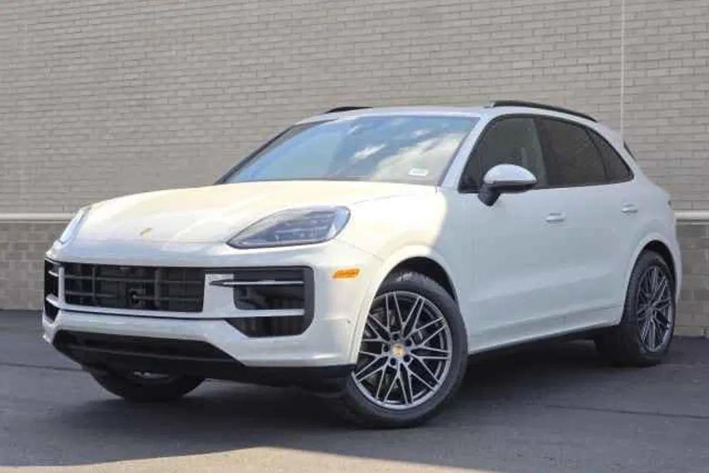 2025 Porsche Cayenne Base photo 1