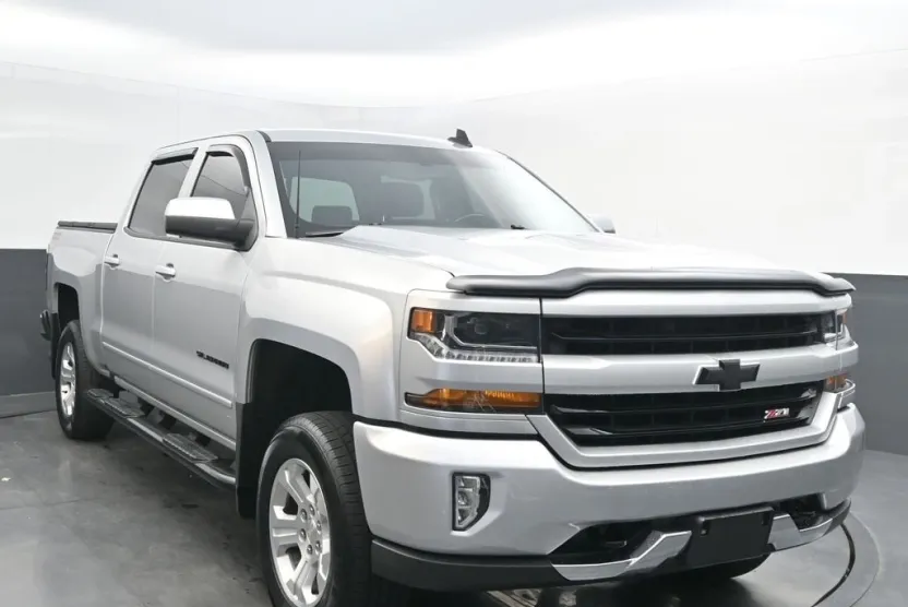 2018 Chevrolet Silverado 1500 LT photo 1