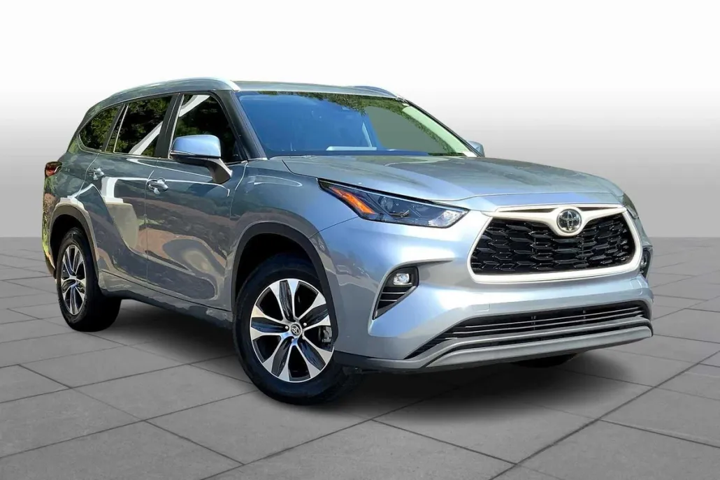 2023 Toyota Highlander XLE photo 1