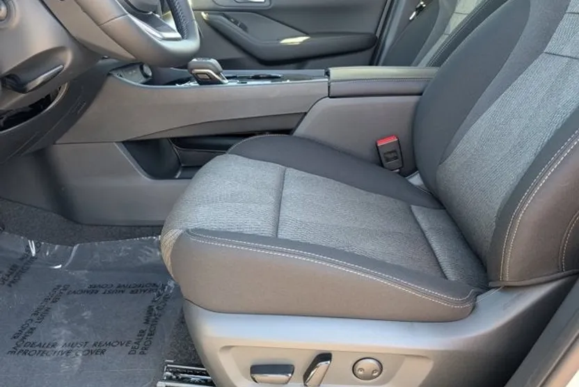 2026 Nissan Rogue SV photo 1