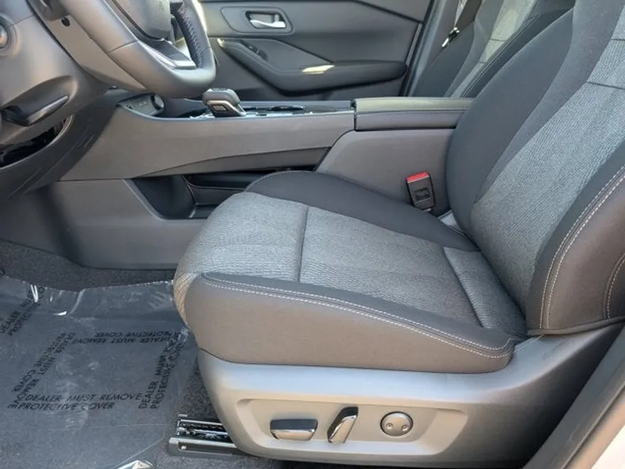 2026 Nissan Rogue SV photo 1