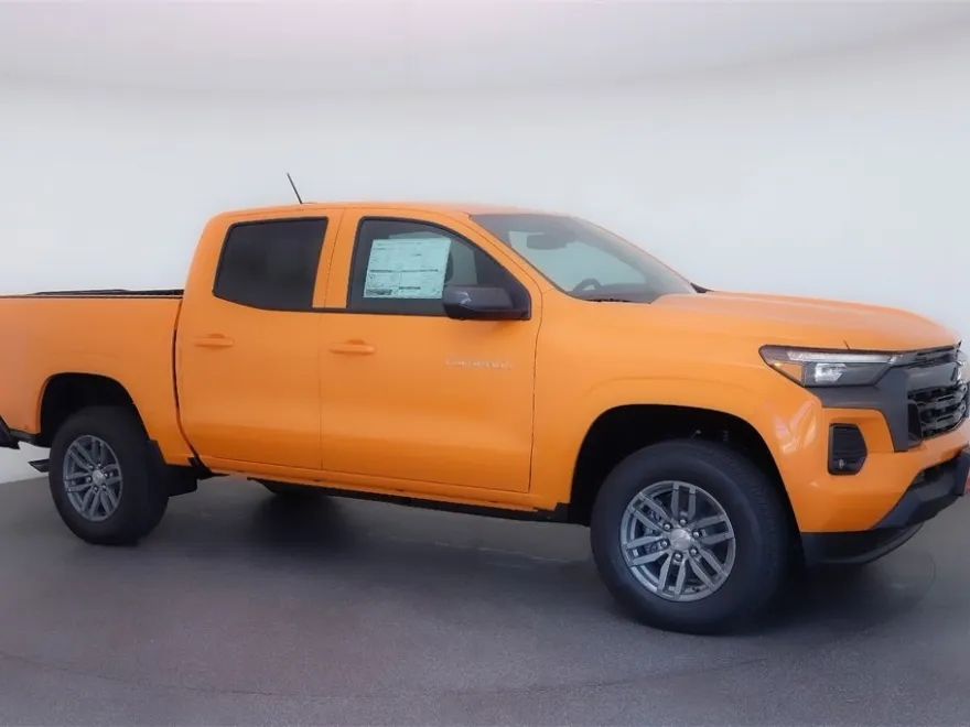 2026 Chevrolet Colorado LT photo 1