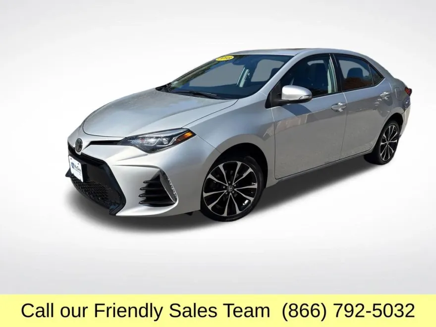 2018 Toyota Corolla LE photo 1