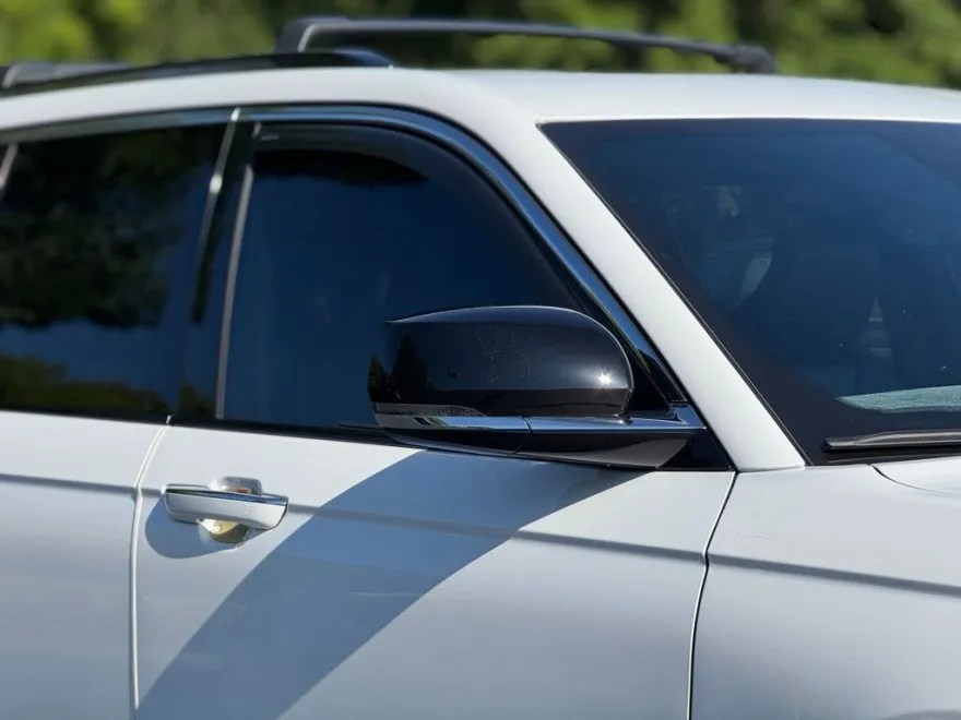 2023 Jeep Grand Cherokee Overland photo 1