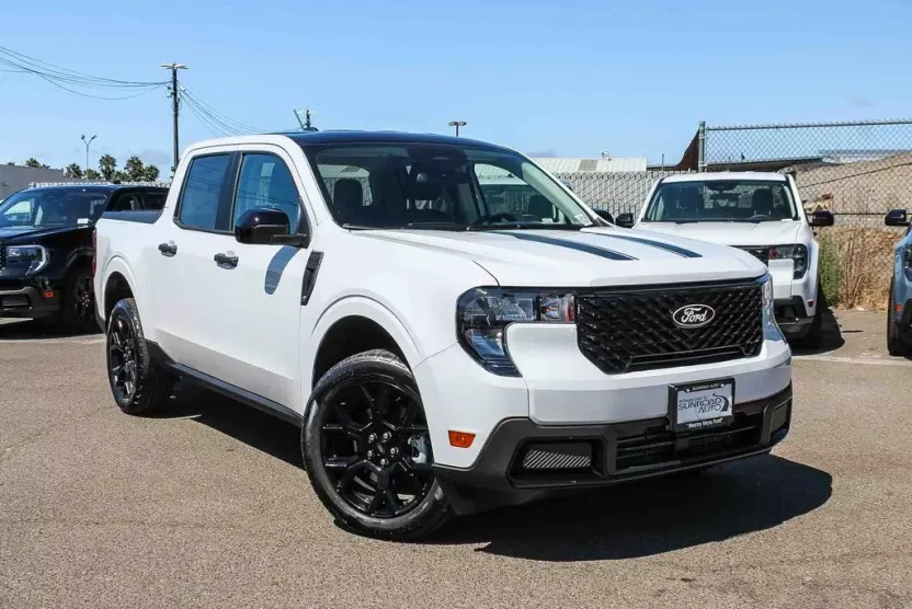 2025 Ford Maverick XLT photo 1