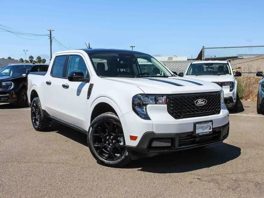 2025 Ford Maverick XLT photo 1