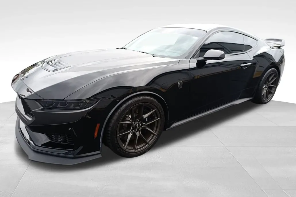 2024 Ford Mustang Dark Horse photo 1