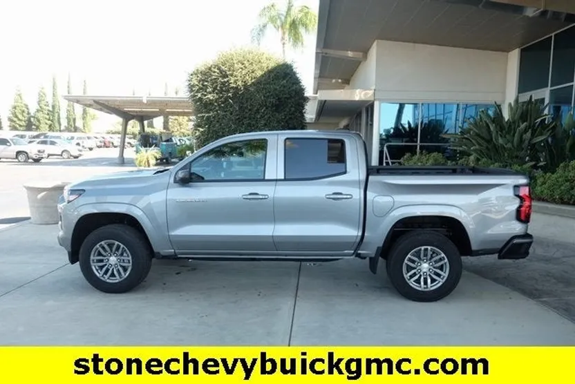2025 Chevrolet Colorado Work Truck LT photo 1