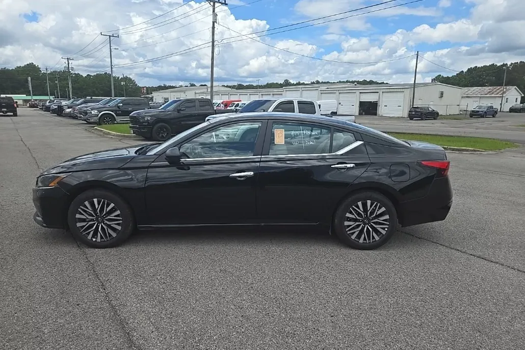 2025 Nissan Altima 2.5 SV photo 1
