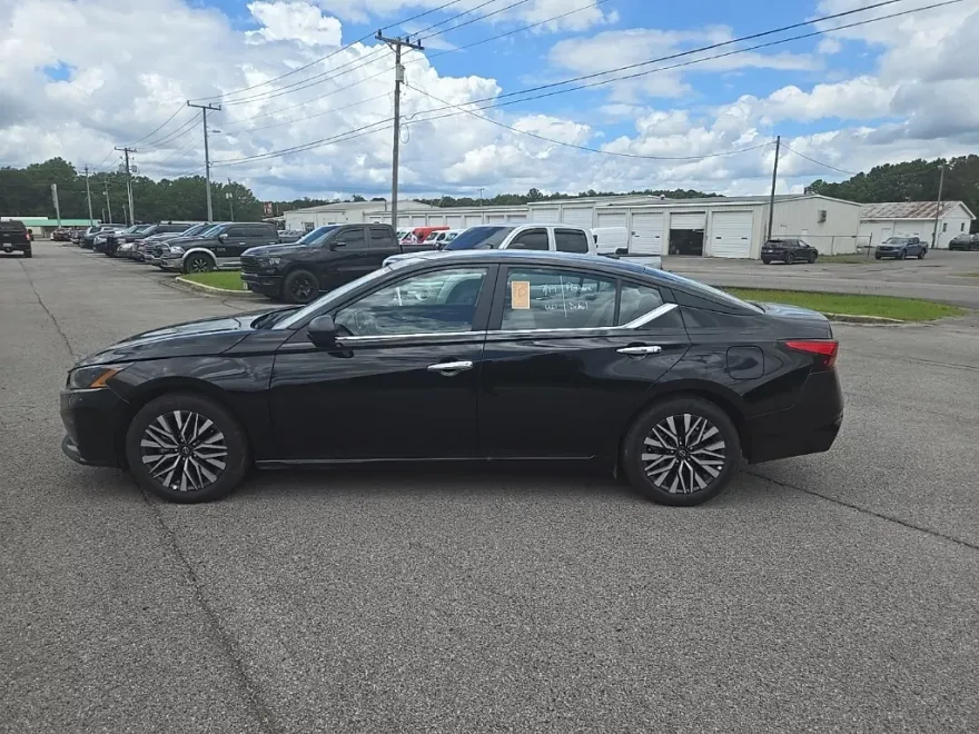 2025 Nissan Altima 2.5 SV photo 1