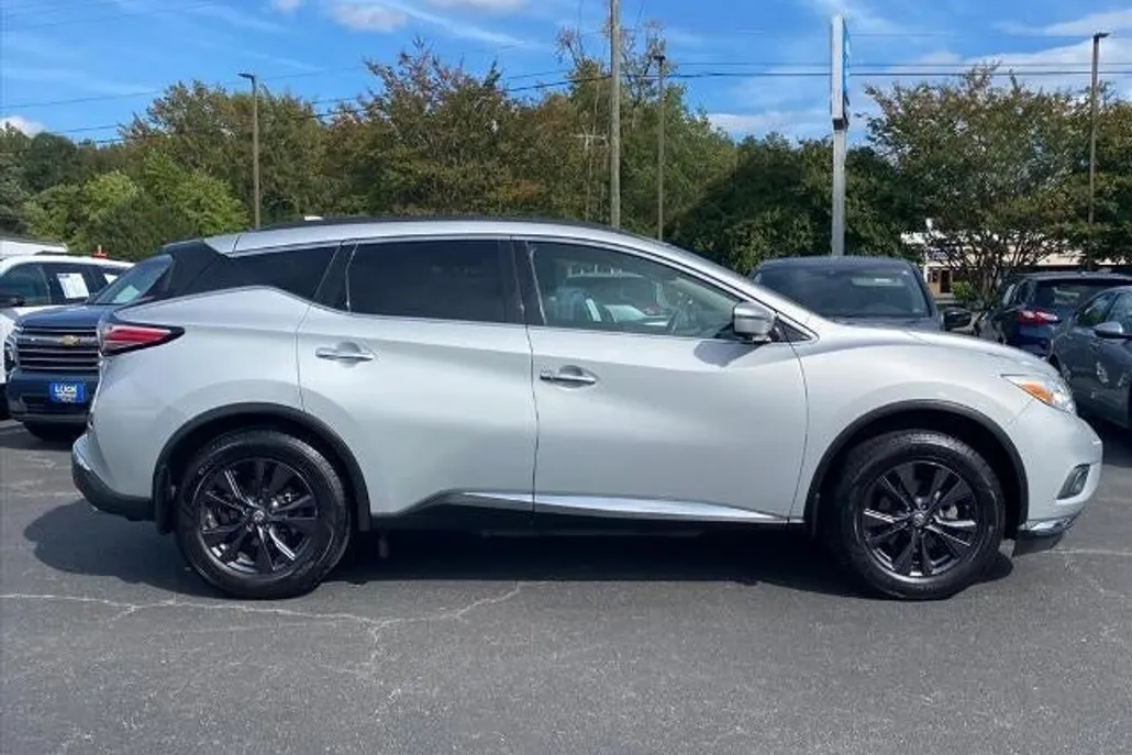 2017 Nissan Murano SV photo 1