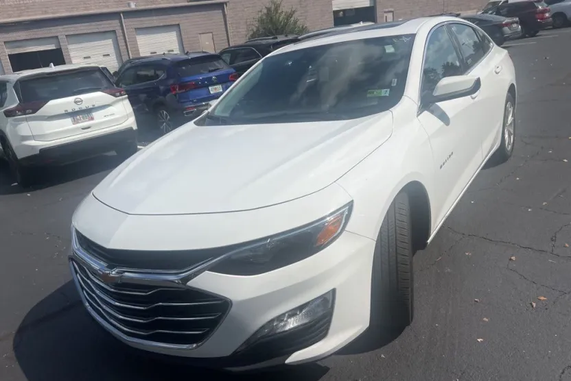 2024 Chevrolet Malibu 1LT photo 1