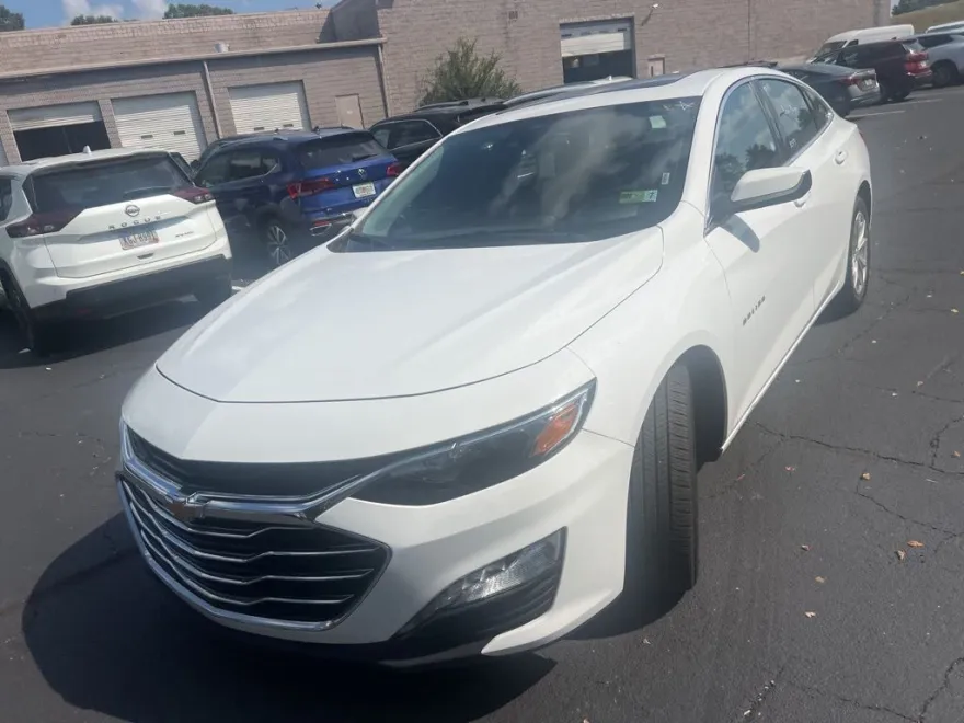 2024 Chevrolet Malibu 1LT photo 1