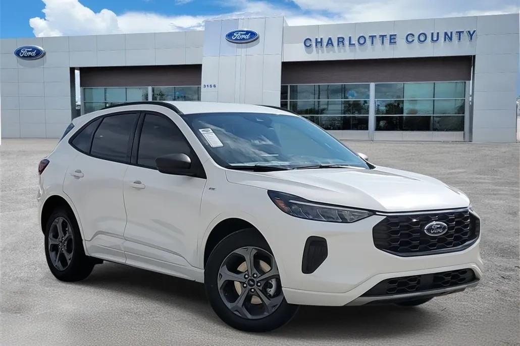 2024 Ford Escape ST-Line photo 1