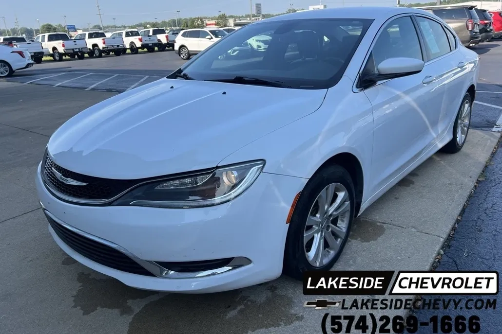 2016 Chrysler 200 Limited photo 1