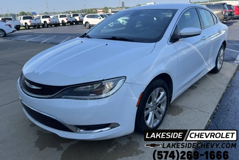 2016 Chrysler 200 Limited photo 1
