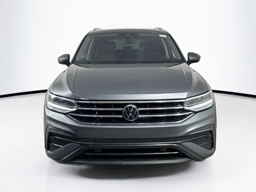 2022 Volkswagen Tiguan SE photo 1
