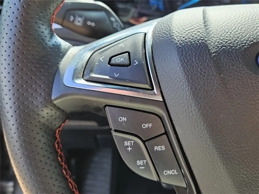 2022 Ford Edge ST photo 23