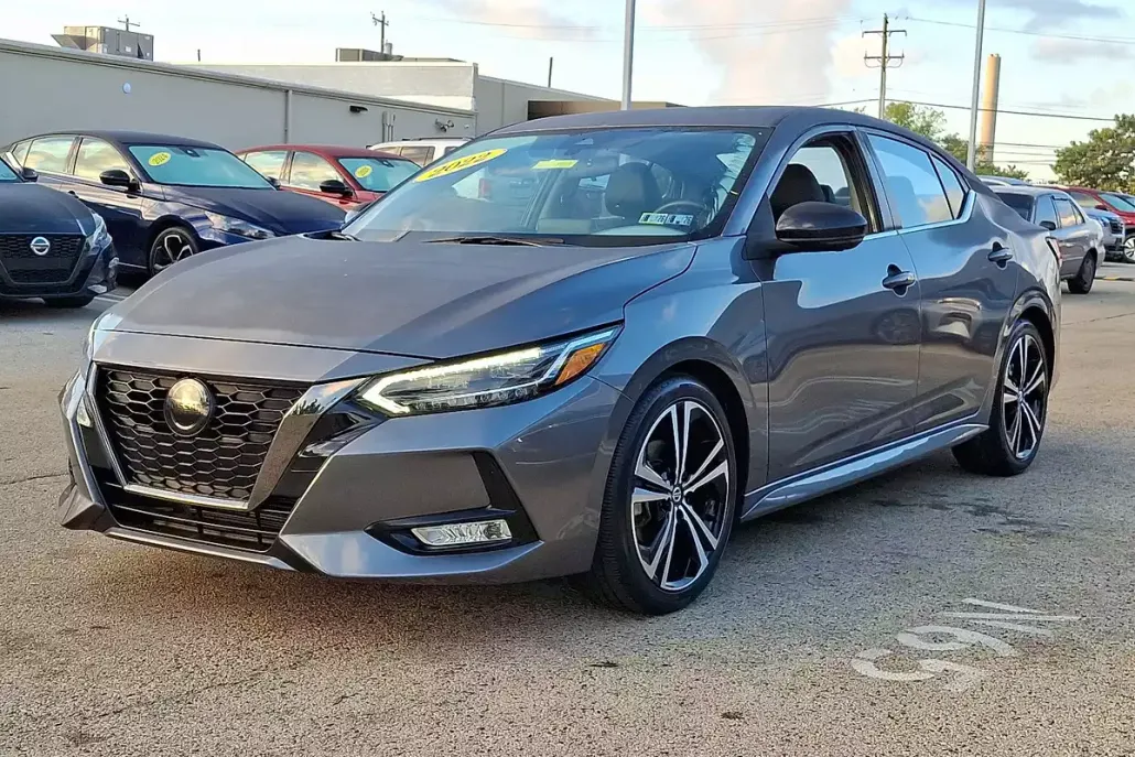2022 Nissan Sentra SR photo 1