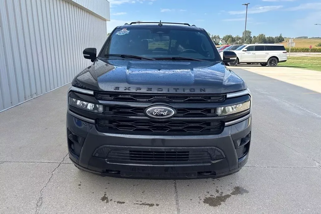 2022 Ford Expedition MAX Limited photo 1