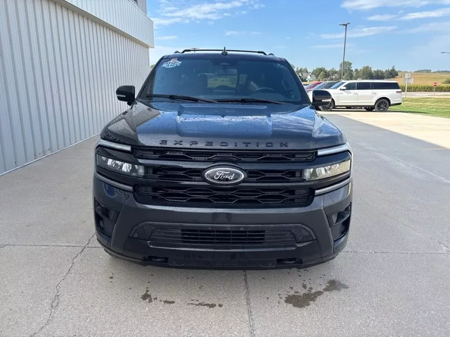 2022 Ford Expedition MAX Limited photo 1