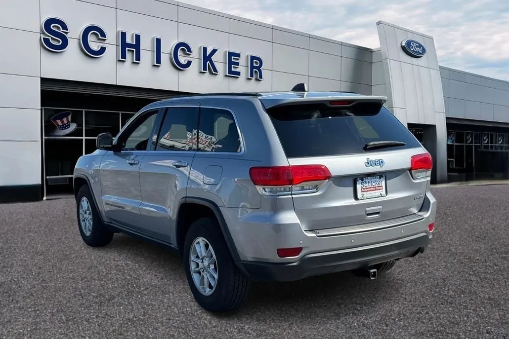 2019 Jeep Grand Cherokee Laredo photo 1