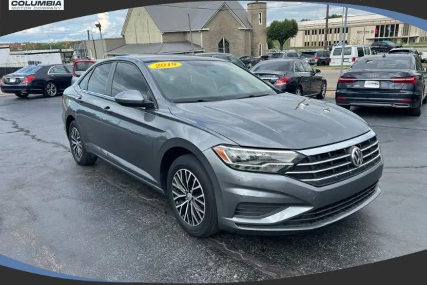 2019 Volkswagen Jetta SE R-Line photo 1