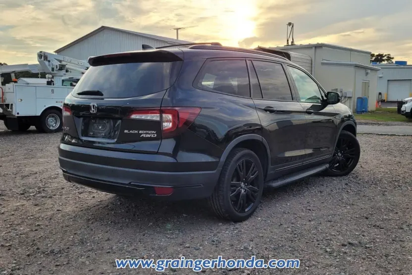 2020 Honda Pilot Black Edition photo 1