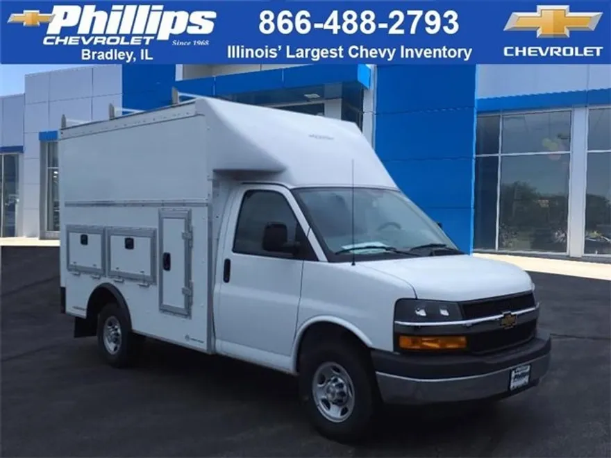 2025 Chevrolet Express 3500 Cutaway Van photo 1