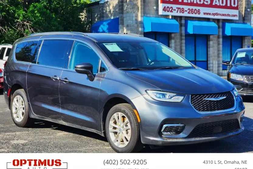 2022 Kia Carnival LX photo 1