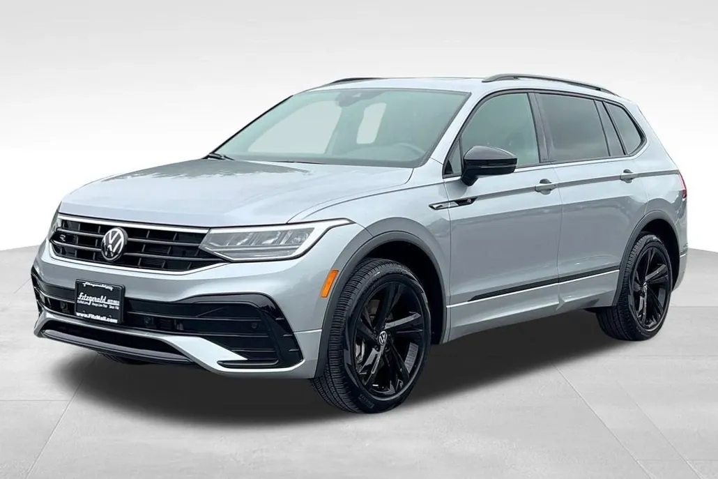 2024 Volkswagen Tiguan SE R-Line Black photo 1