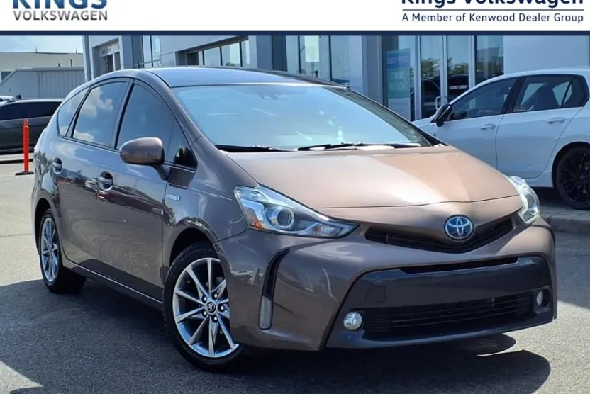 2017 Toyota Prius V Five photo 1