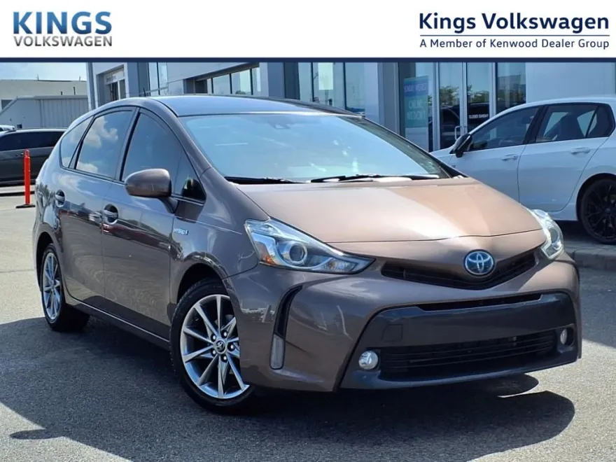 2017 Toyota Prius V Five photo 1