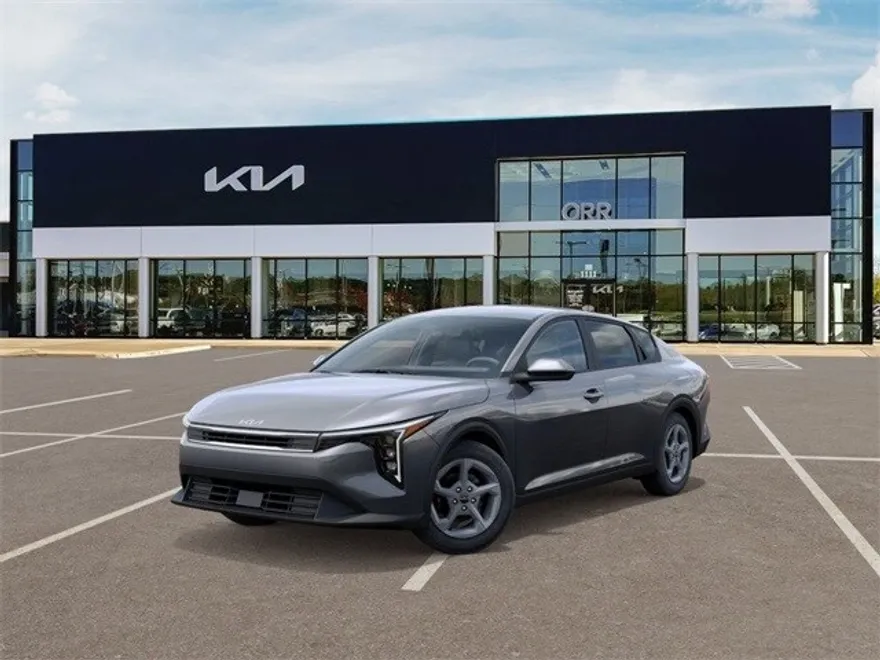 2025 Kia K4 LXS photo 1