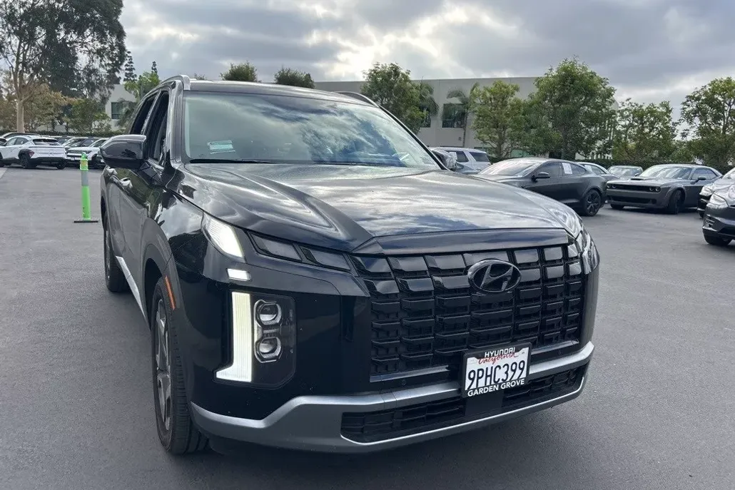 2024 Hyundai Palisade Limited photo 1