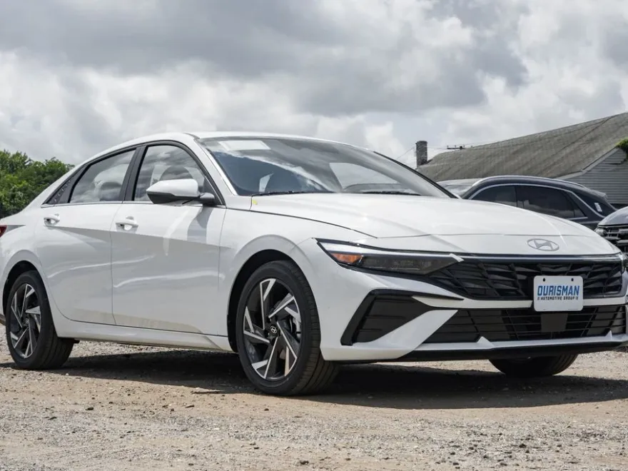 2025 Hyundai Elantra Limited photo 1