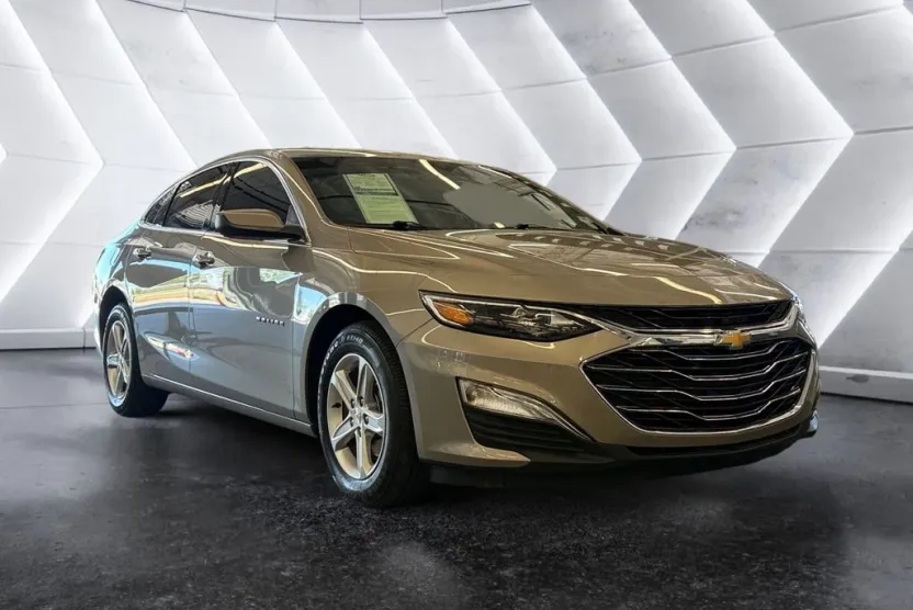 2025 Chevrolet Malibu photo 1