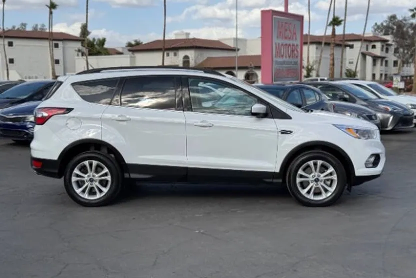 2018 Ford Escape SE photo 1