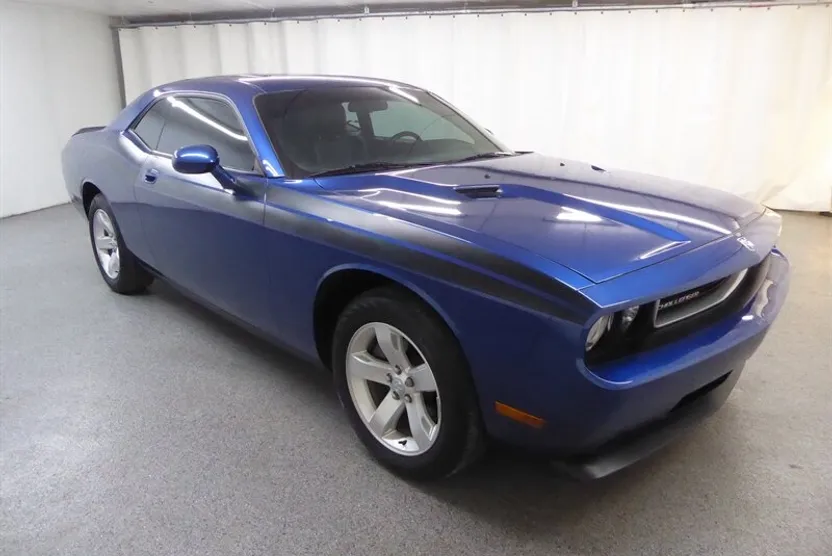 2010 Dodge Challenger SXT photo 1