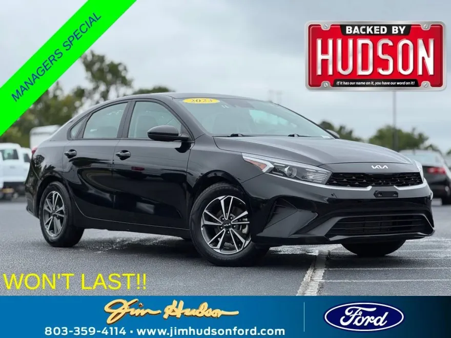 2023 Kia Forte LXS photo 1