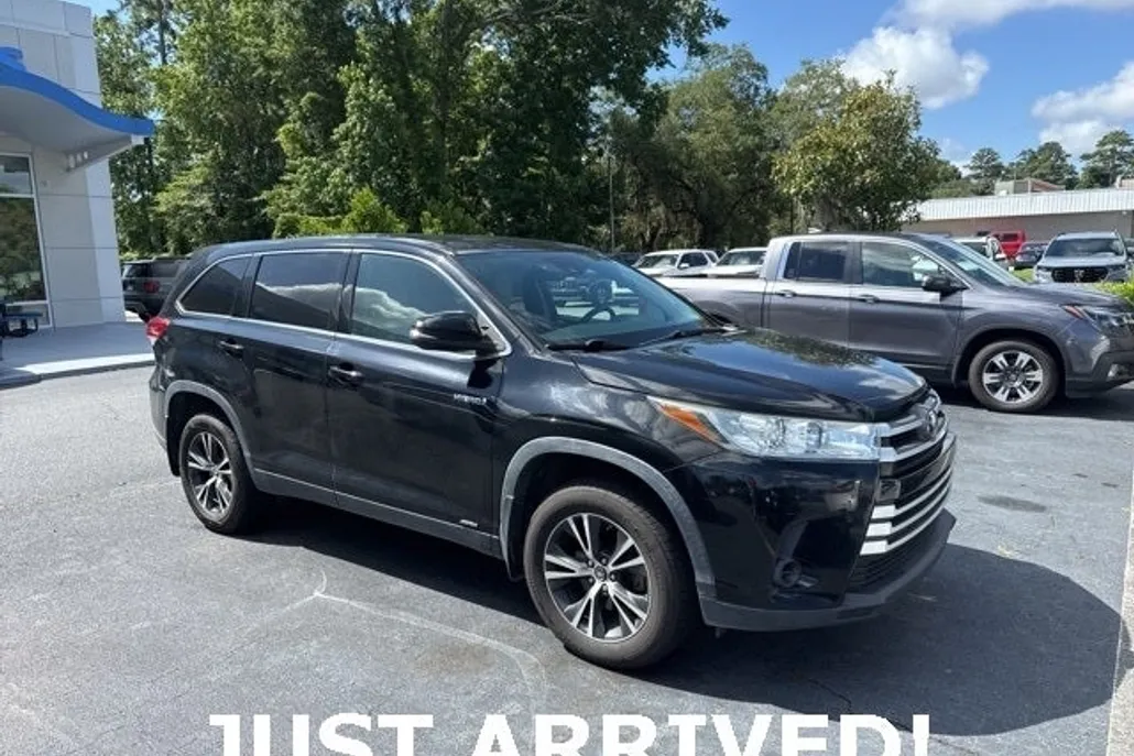 2019 Toyota Highlander Hybrid LE photo 1