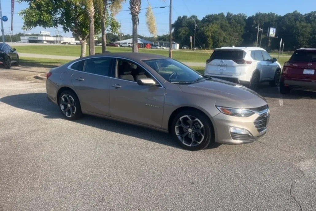 2023 Chevrolet Malibu 1LT photo 1