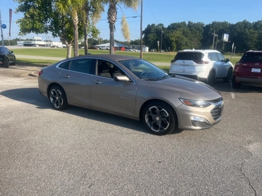 2023 Chevrolet Malibu 1LT photo 1