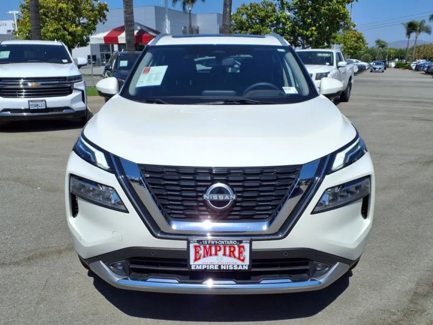 2022 Nissan Rogue Platinum photo 1