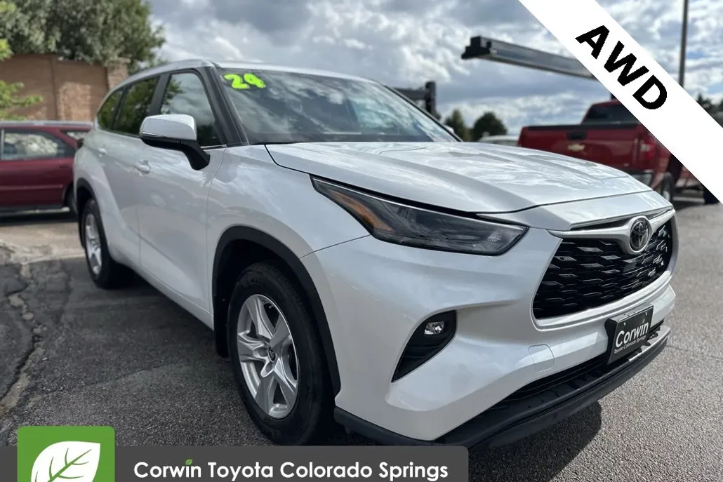 2024 Toyota Highlander LE photo 1