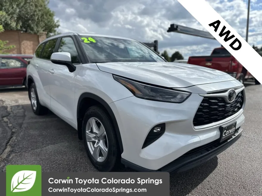 2024 Toyota Highlander LE photo 1