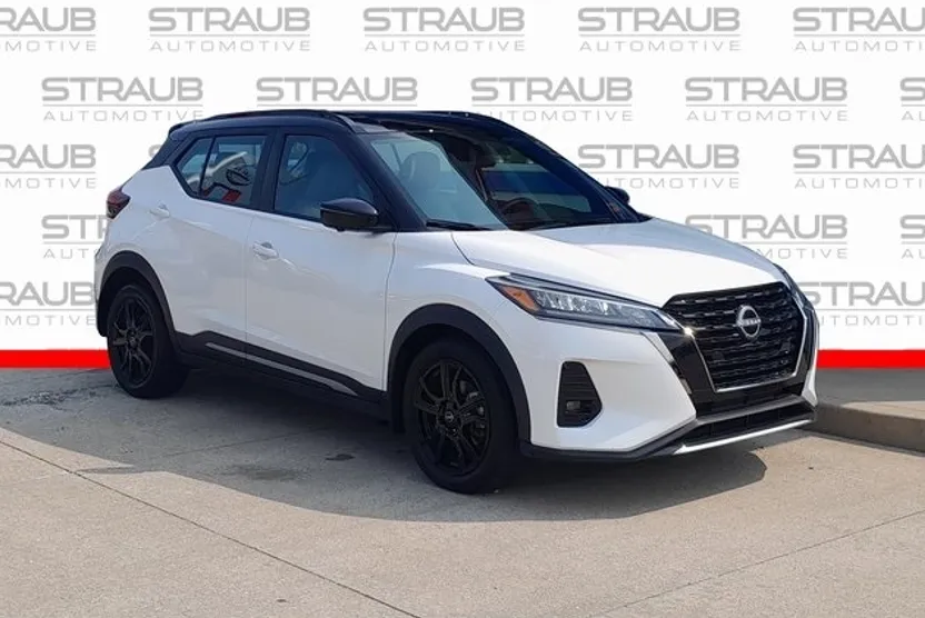 2023 Nissan Kicks SR photo 1
